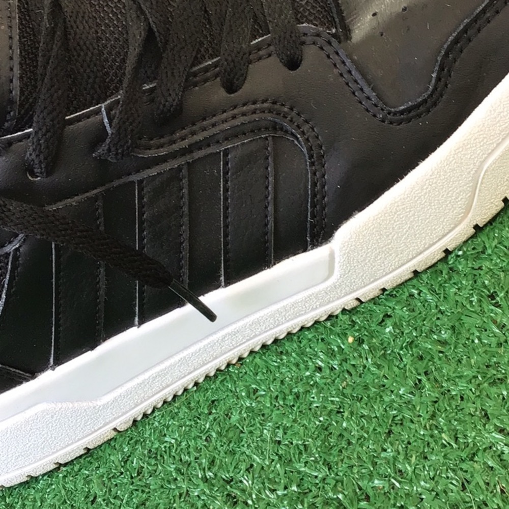 Adidas - Picture 5 of 9